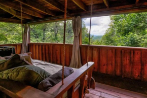 Nice View Fireplace, Hot Tub, Porch Bed, Private